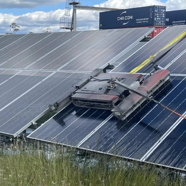 GES panel temizlik robotu saha çalışması